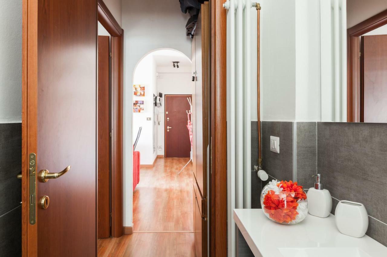 Milano Apartment Ana Esterno foto